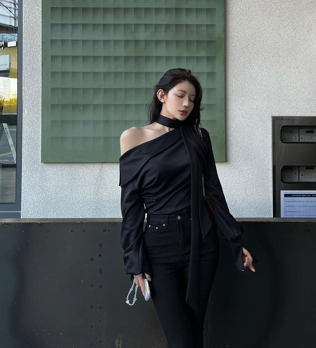 Amanda Off-The-Shoulder Strap Top