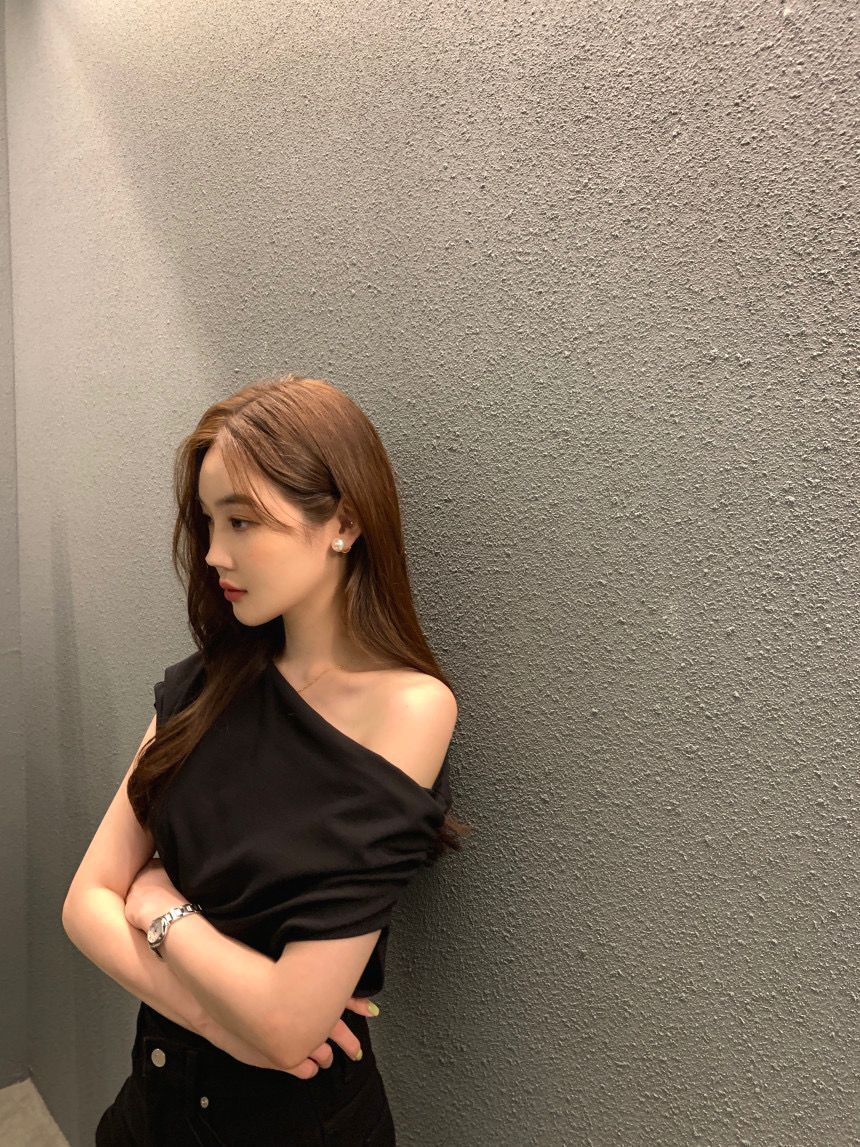 Chelsea Off-The-Shoulder Top