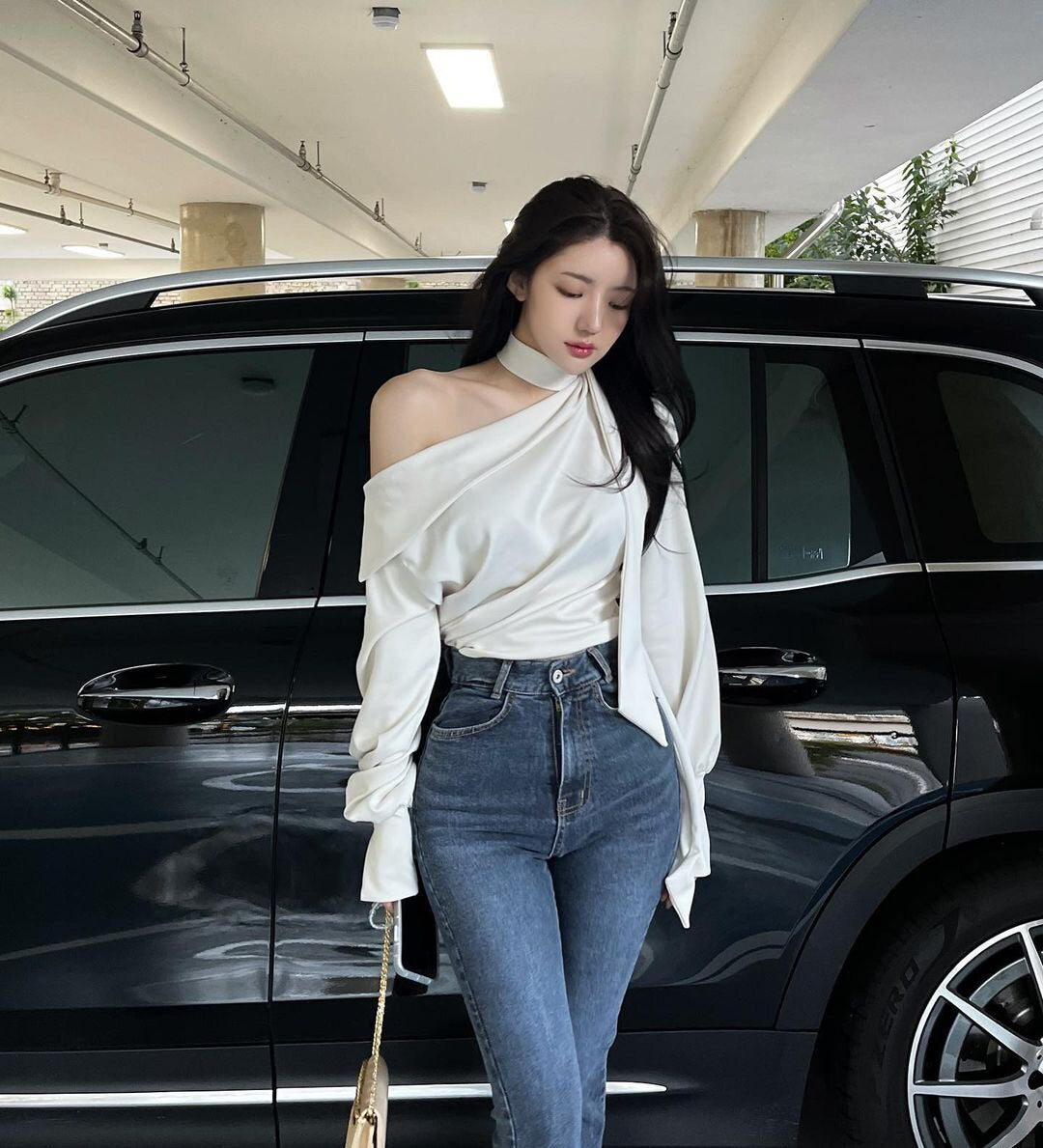 Amanda Off-The-Shoulder Strap Top